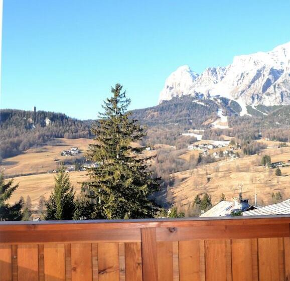 Отель Serena Cortina