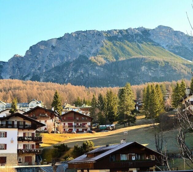 Отель Serena Cortina