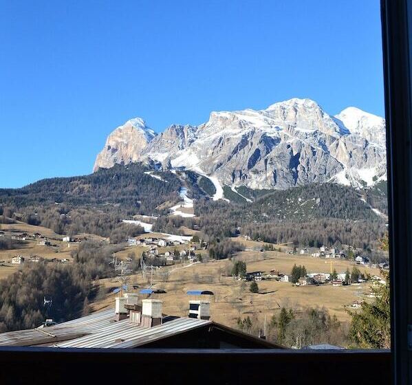 Отель Serena Cortina