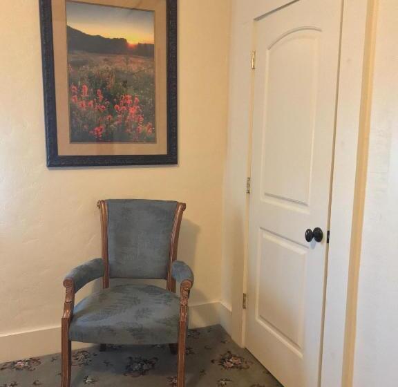 בית מלון כפרי Sutter