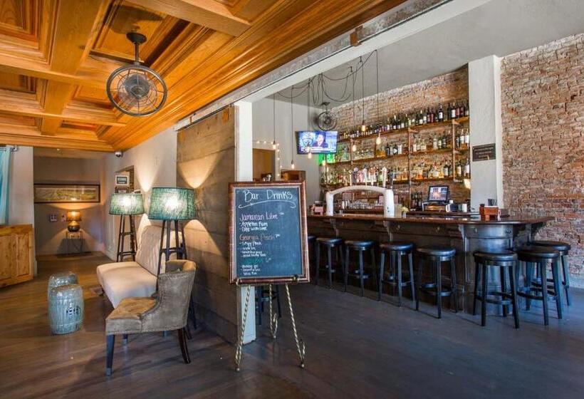 בית מלון כפרי Sutter