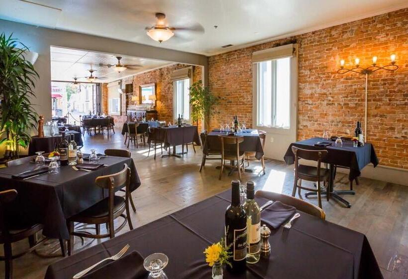 בית מלון כפרי Sutter