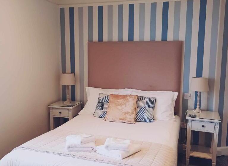 Отель The George Inn