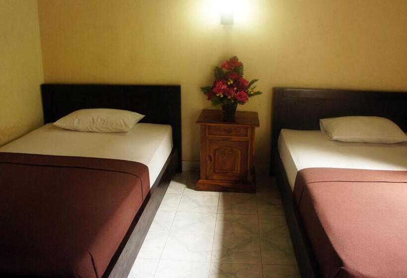 호텔 Waringin Home Stay