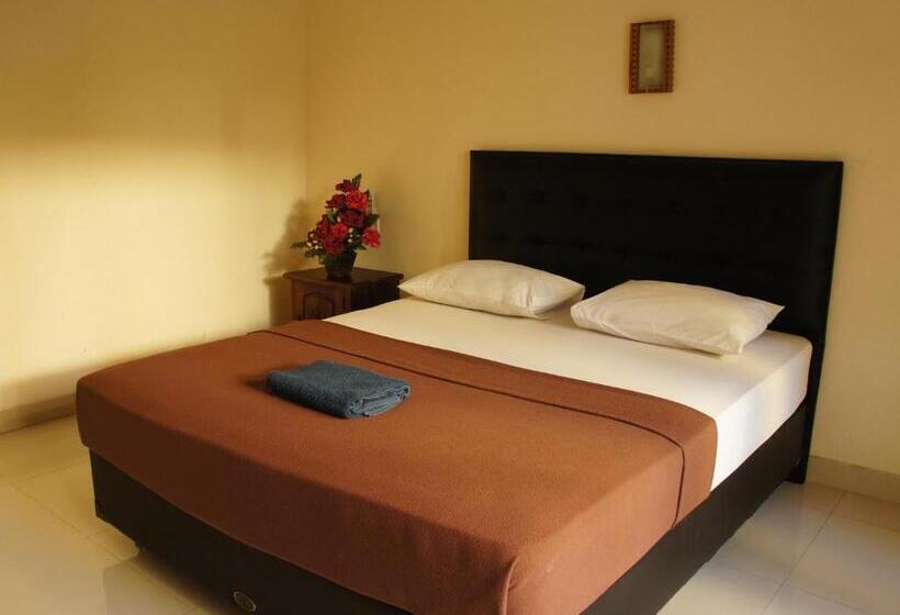 호텔 Waringin Home Stay