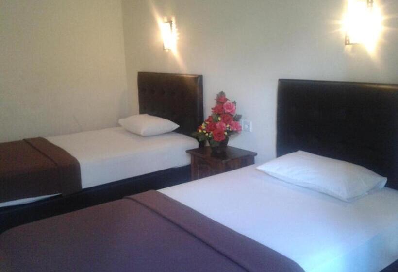 호텔 Waringin Home Stay