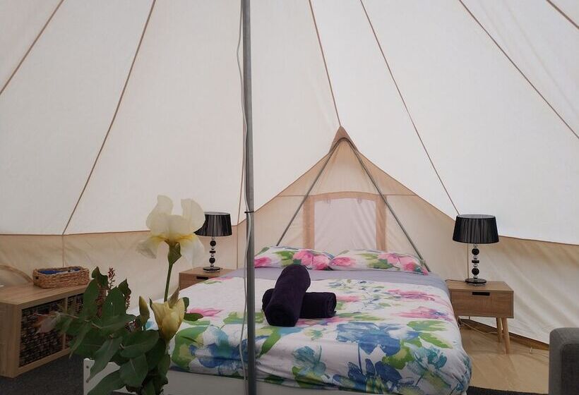 فندق Glamping At Zeehan Bush Camp