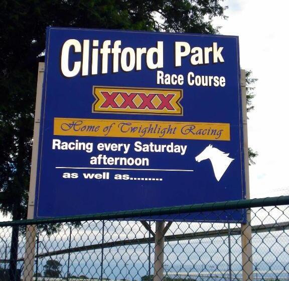 مُتل Raceview Motor Inn