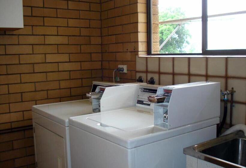 مُتل Raceview Motor Inn