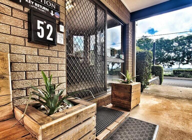 مُتل Raceview Motor Inn