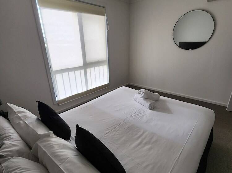 Oceanic On Thompson Apartments