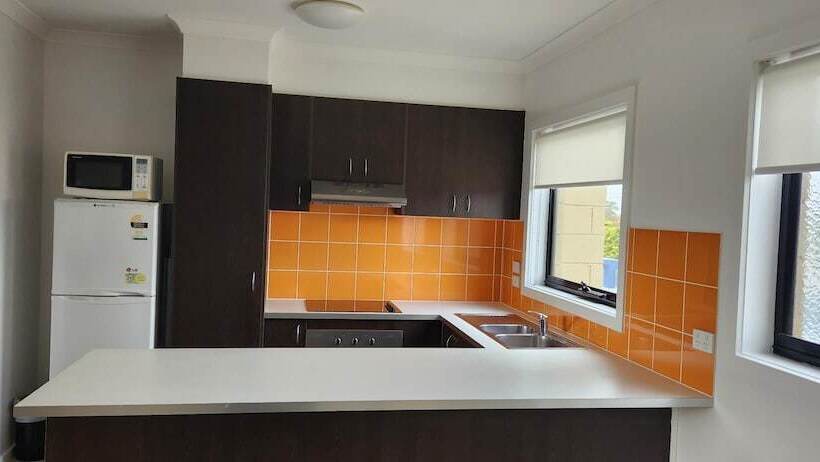 Oceanic On Thompson Apartments