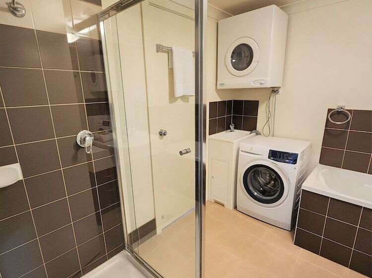 Oceanic On Thompson Apartments