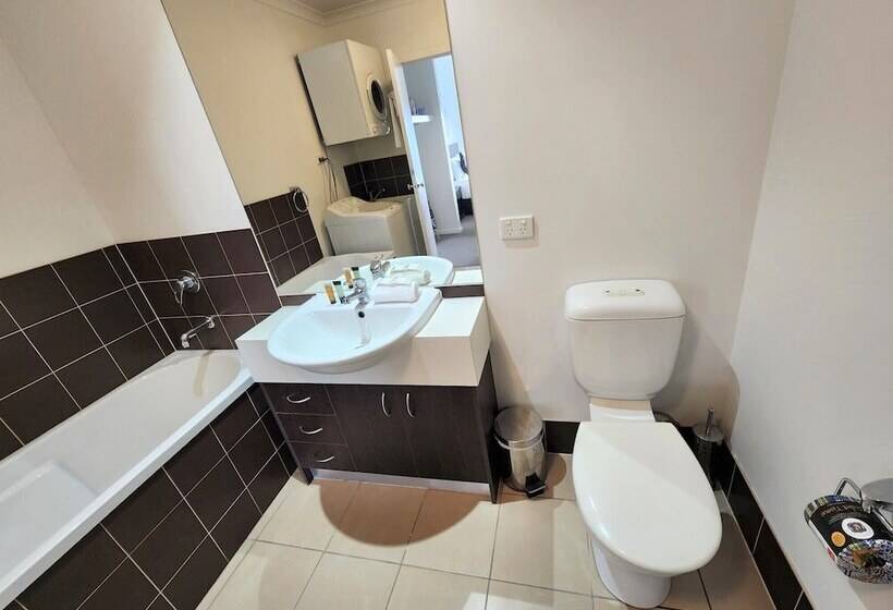 Oceanic On Thompson Apartments