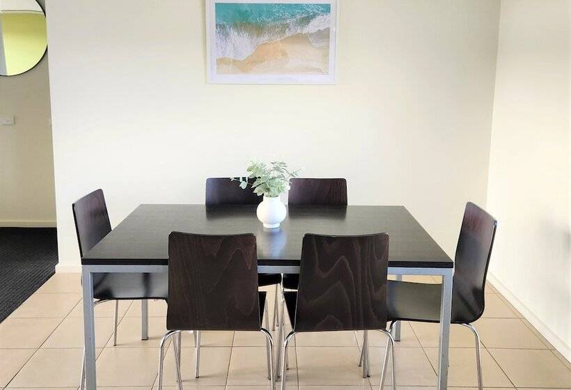 Oceanic On Thompson Apartments