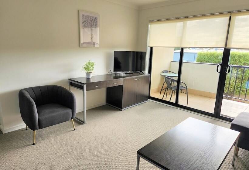 Oceanic On Thompson Apartments