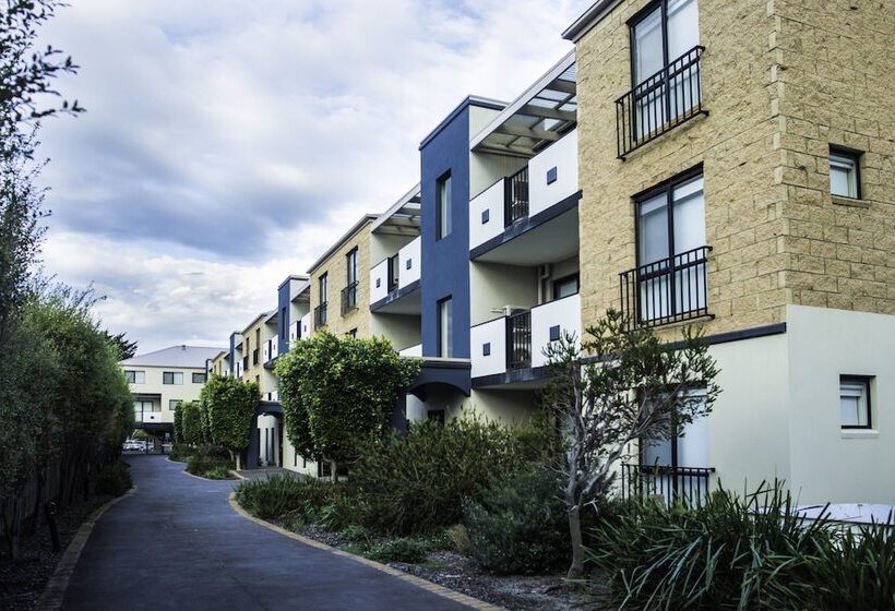 Oceanic On Thompson Apartments