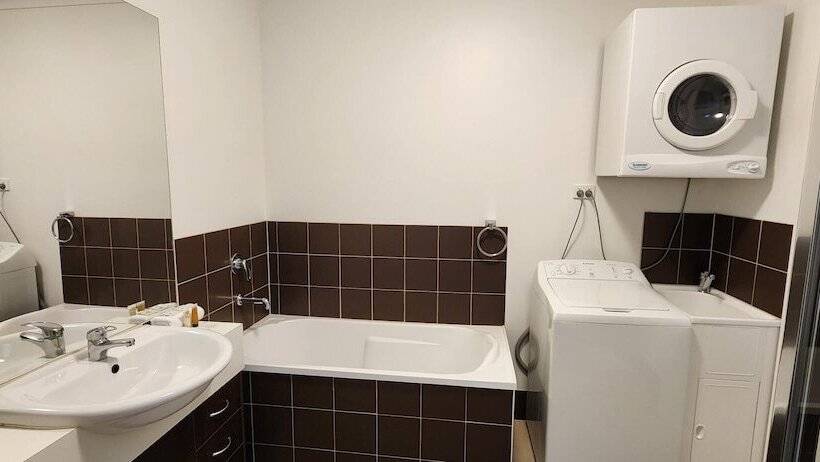 Oceanic On Thompson Apartments