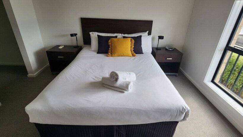 Oceanic On Thompson Apartments