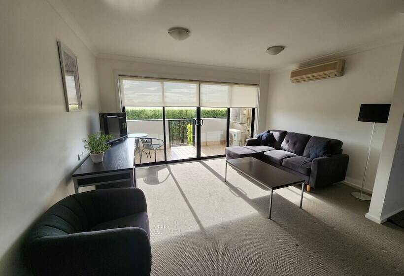 Oceanic On Thompson Apartments