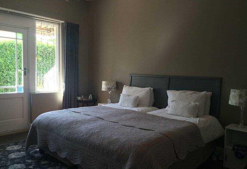 펜션 30 On Oatlands Road