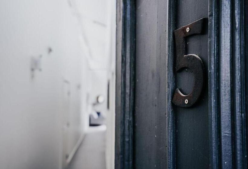 膳宿费 Albert Hotel Daylesford