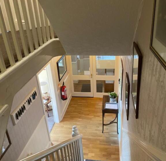 Пансион Church Hill House