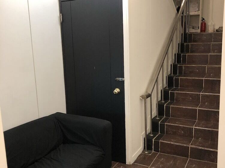 پانسیون Hostel Metro