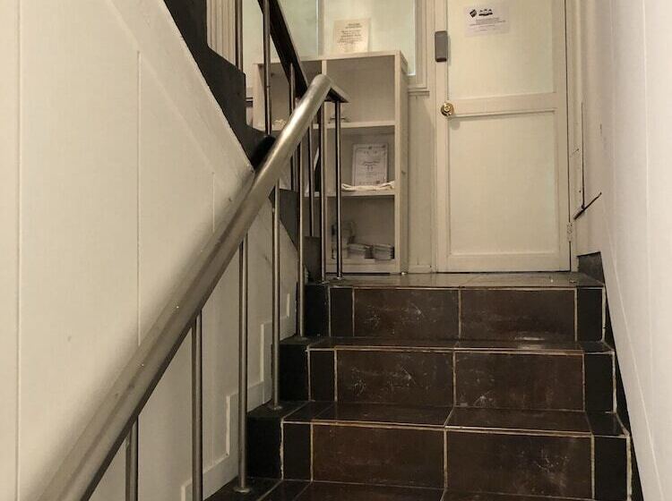 پانسیون Hostel Metro