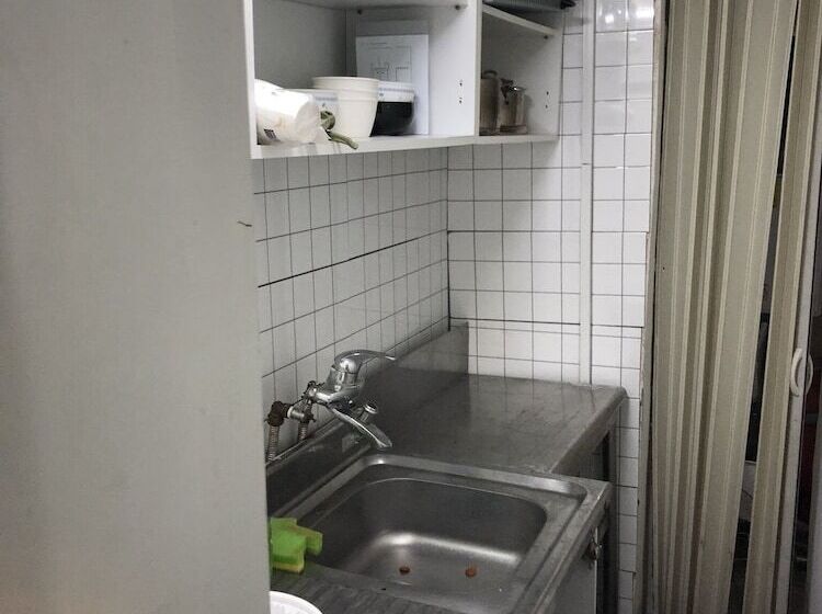 پانسیون Hostel Metro