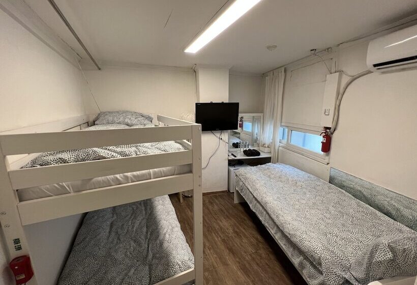 پانسیون Hostel Metro