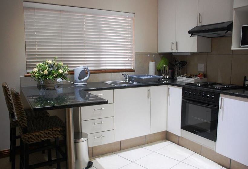 Пансион Rivonia Premier Lodge