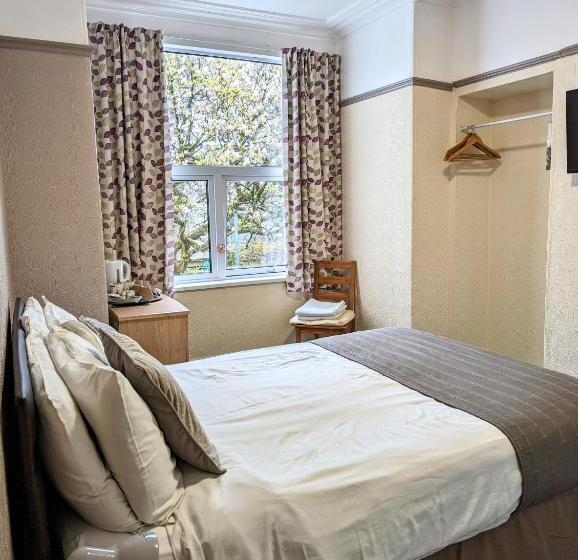 پانسیون The George Guest House