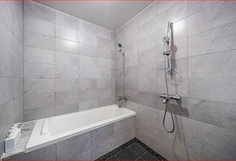 ペンション Whitehouse