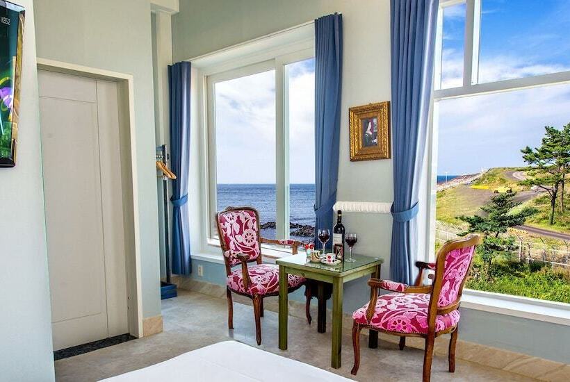 ペンション Whitehouse