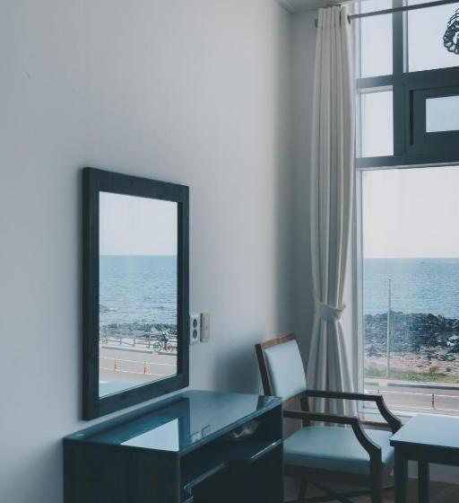 ペンション Whitehouse