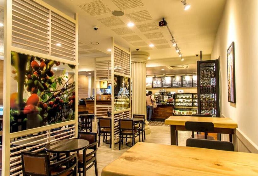 ペンション Whitehouse