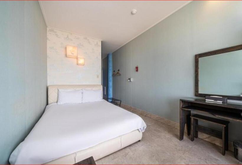 ペンション Whitehouse