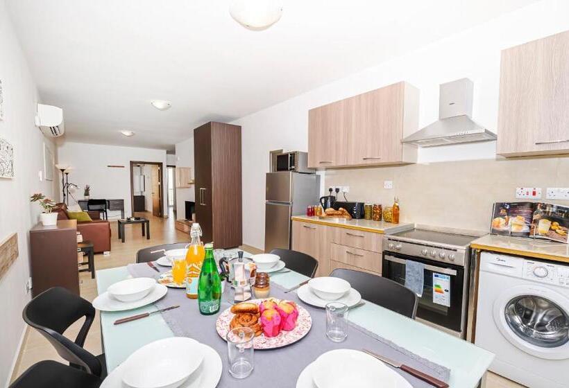 Summer Breeze Comfort Sunny Apartments Close To The Sandy Beaches By Getawaysmalta