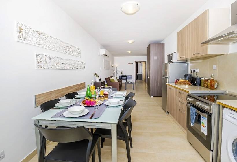 Summer Breeze Comfort Sunny Apartments Close To The Sandy Beaches By Getawaysmalta