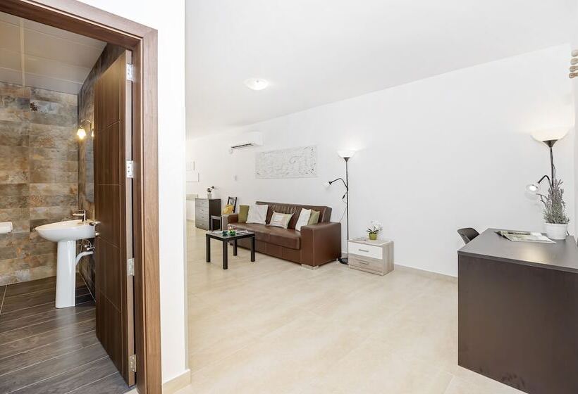 Summer Breeze Comfort Sunny Apartments Close To The Sandy Beaches By Getawaysmalta
