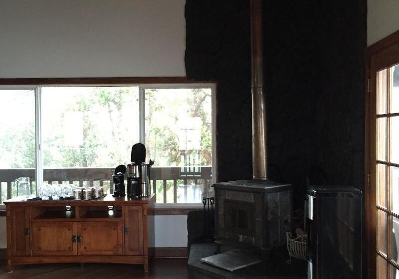 Volcano Acres Ranch B&b