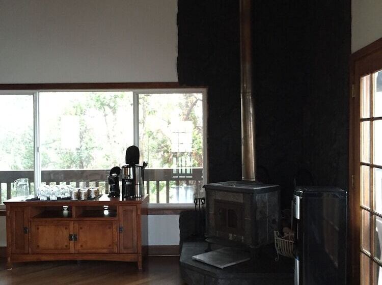 Volcano Acres Ranch B&b