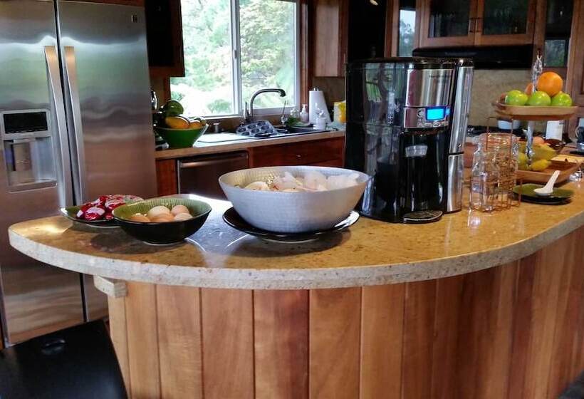 Volcano Acres Ranch B&b