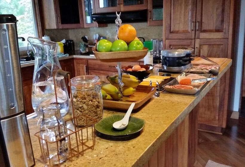 Volcano Acres Ranch B&b