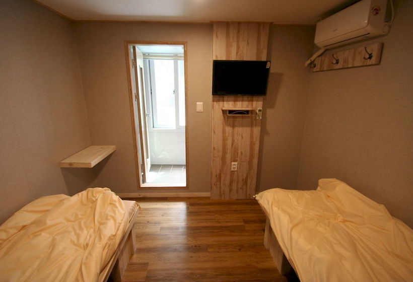 Grape Garden House  Hostel