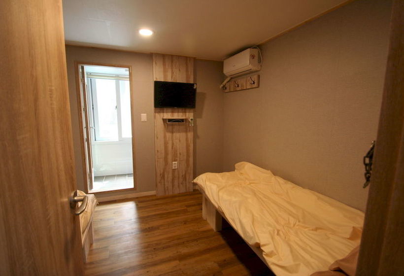 Grape Garden House  Hostel