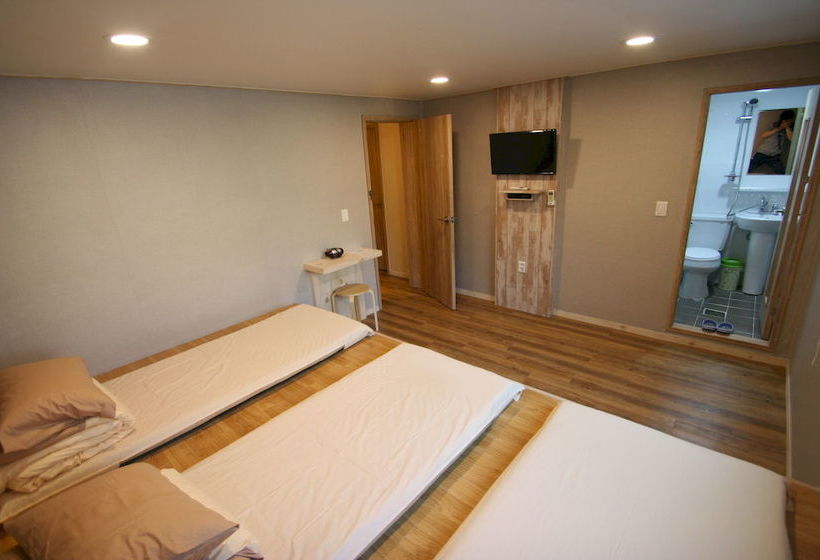 Grape Garden House  Hostel