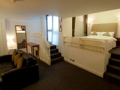 Basil Street Apartments