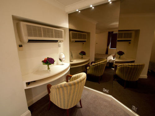 Basil Street Apartments